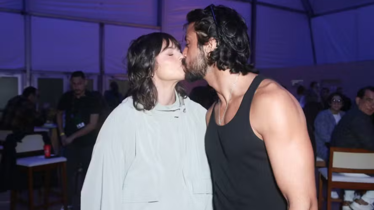 Rock in Rio: Rodrigo Simas e Agatha Moreira beijam muito e revelam como conciliam suas agendas