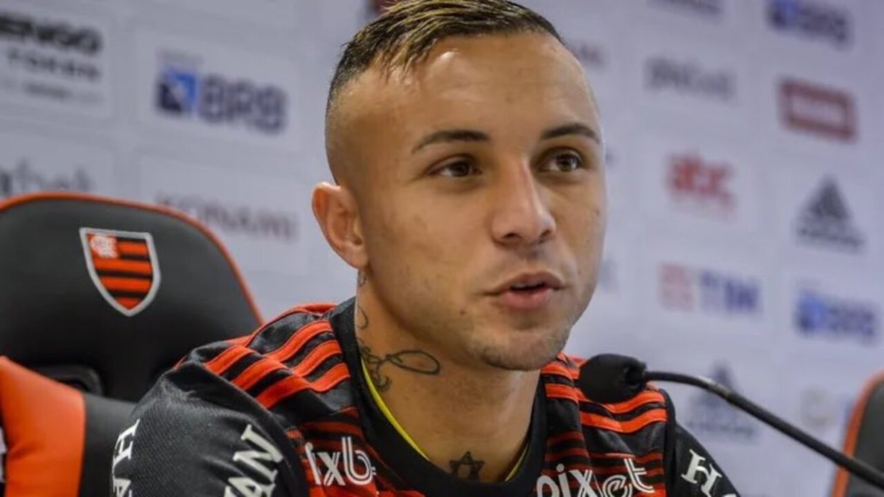 Santos avança na contratação do atacante Everton Cebolinha, do Flamengo Everton Cebolinha em coletiva pelo Flamengo