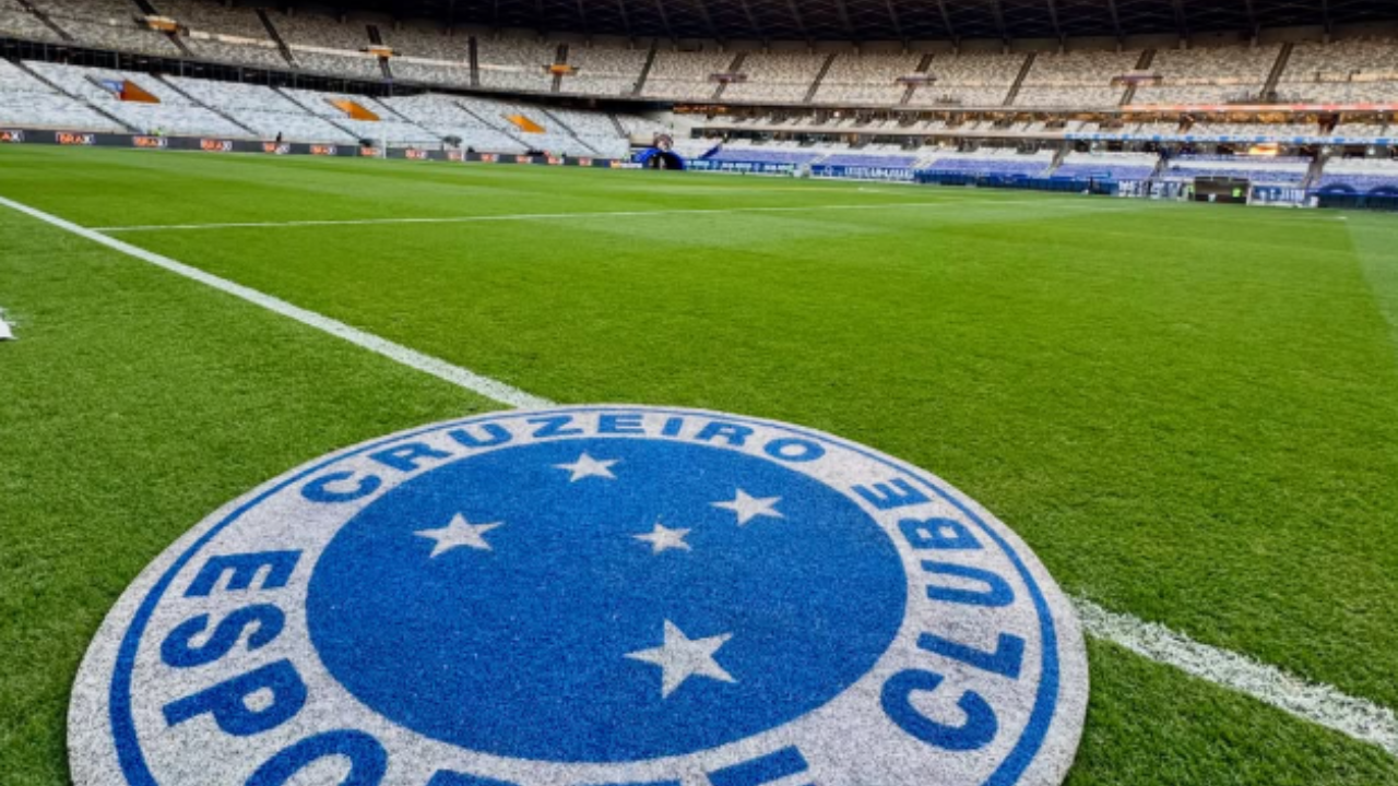 Cruzeiro movimenta mais de R$ 250 milhões em 2026 e inicia fase de saídas