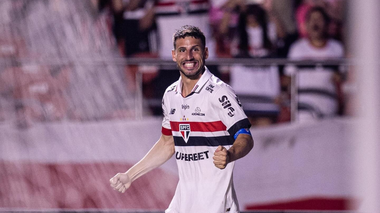 São Paulo vence o Vitória e amplia jejum do Leão