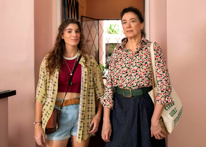 Lília Cabral recebe homenagem da filha e se emociona no "É de Casa"