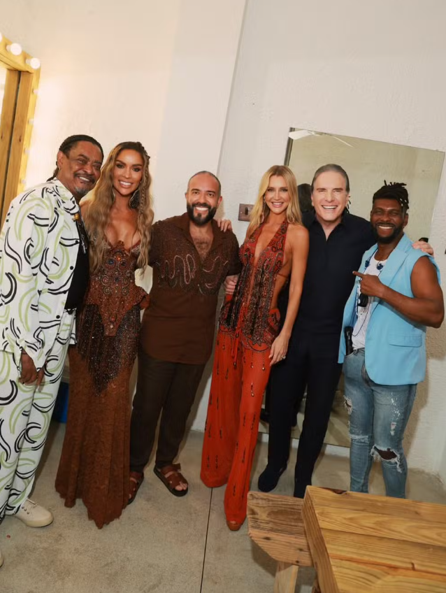 Ana Paula Siebert faz dança de "Na Boquinha da Garrafa" em festa de luxo Ana Paula Siebert faz dança de "Na Boquinha da Garrafa" em festa de luxo