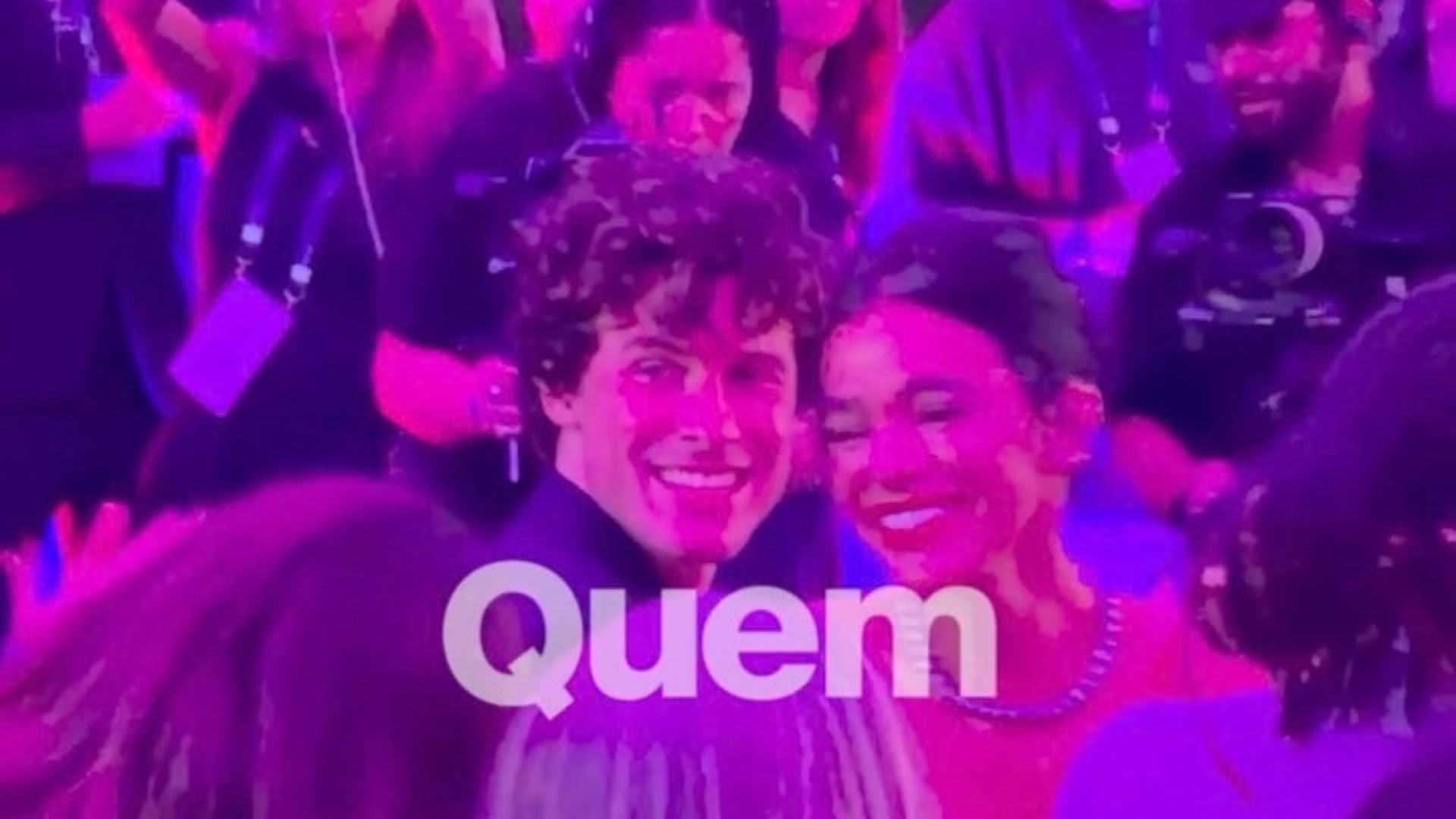 Shawn Mendes prestigia Bruna Marquezine em lançamento de ‘Amor da Minha Vida’
