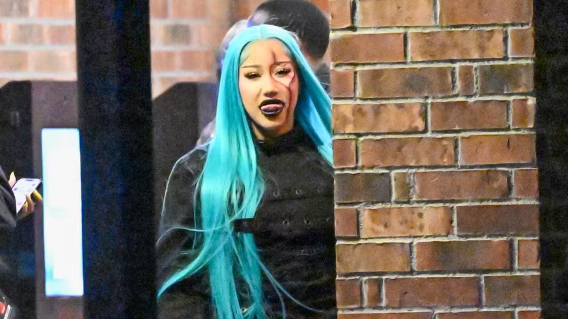 North West rouba a cena no Halloween com visual horripilante