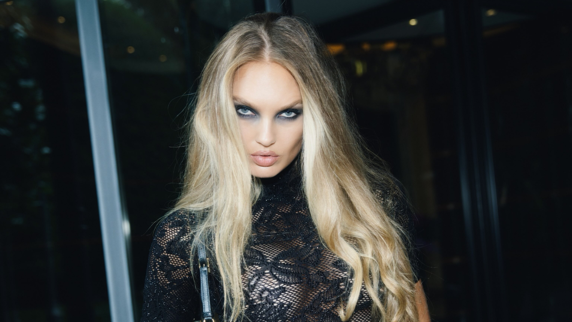 Romee Strijd, ex-Angel da Victoria’s Secret, quebra o silêncio após ficar de fora de desfile da marca