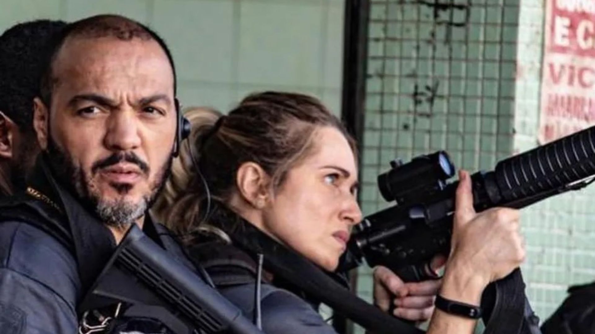 Belo se acidenta nos bastidores de gravações da série ‘Arcanjo Renegado’