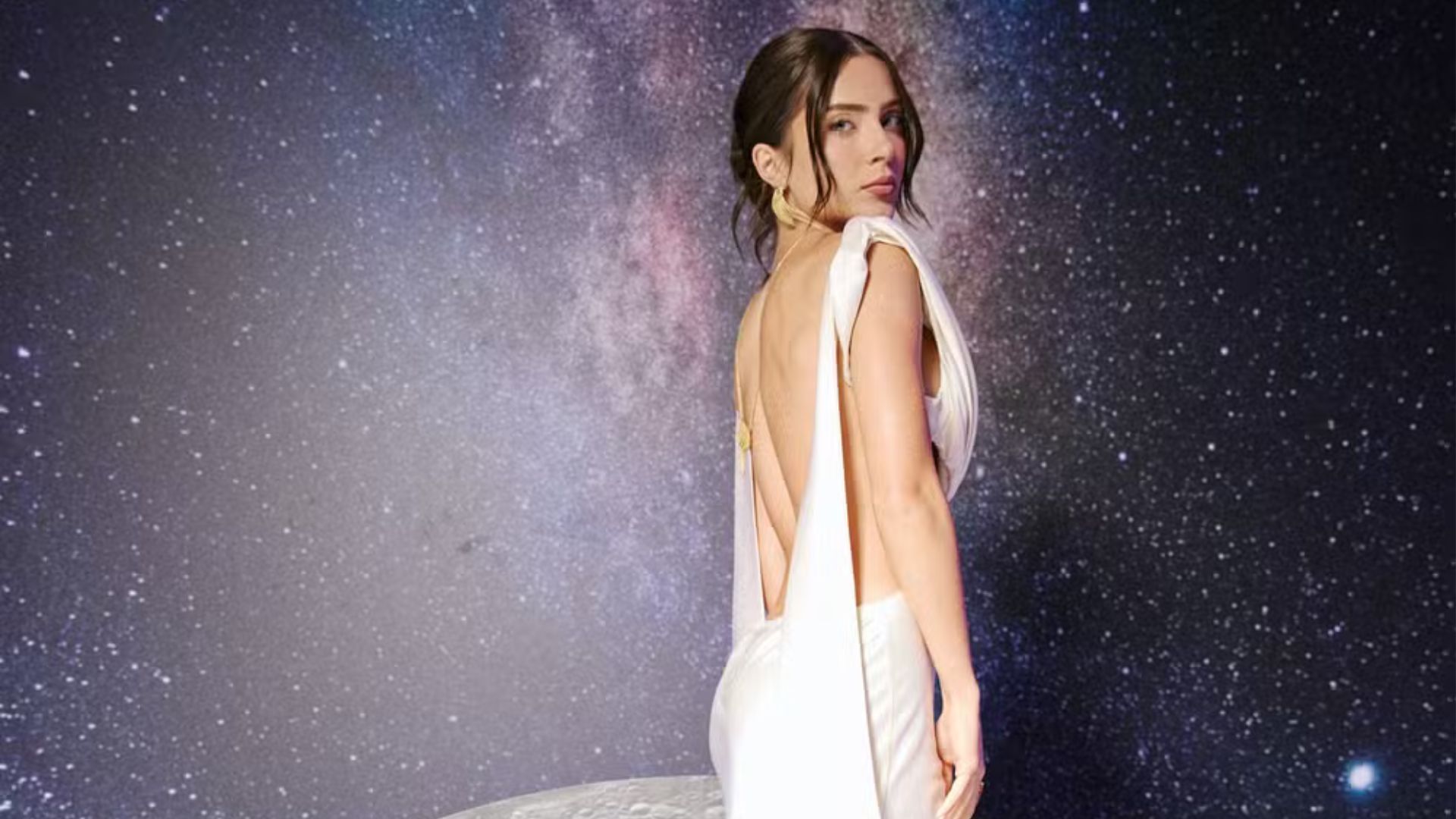 Com look inspirado em deusa grega, Jade Picon marca presença no prêmio Geração Glamour 2026