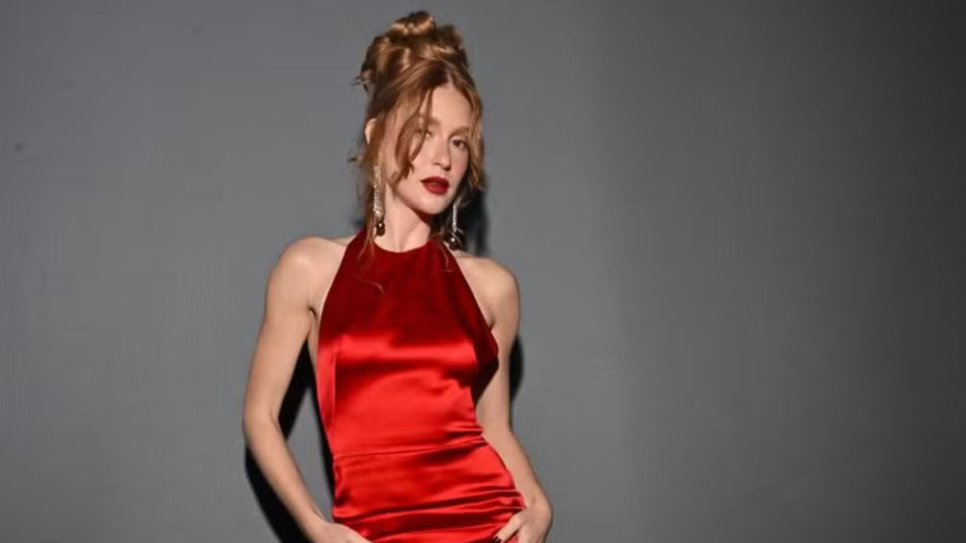 Marina Ruy Barbosa marca presença no Geração Glamour 2026 usando look com costas nuas