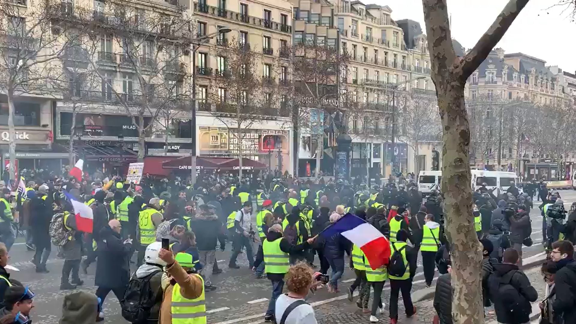 Entenda o que é o movimento dos “coletes amarelos” em meio à nova onda de protestos na França