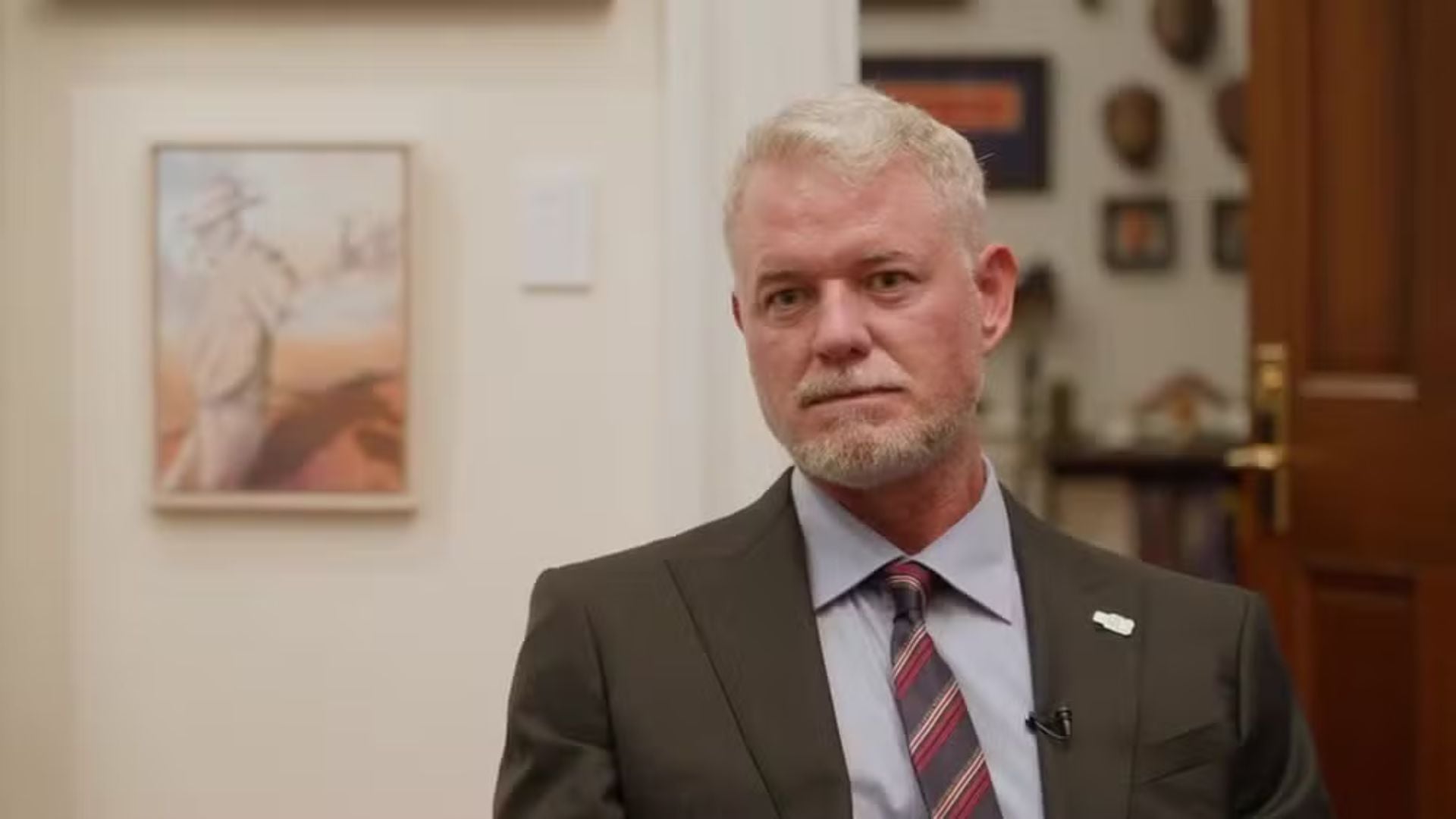 Ator Eric Dane destaca em livro biográfico o dia em que a filha o salvou de quase se afogar