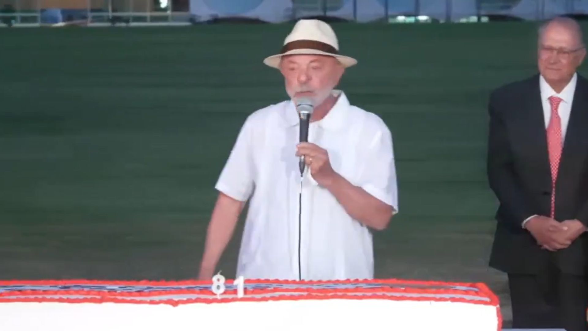 Lula faz crítica sobre ida de Flávio Bolsonaro aos EUA: “quem não deve, não teme”