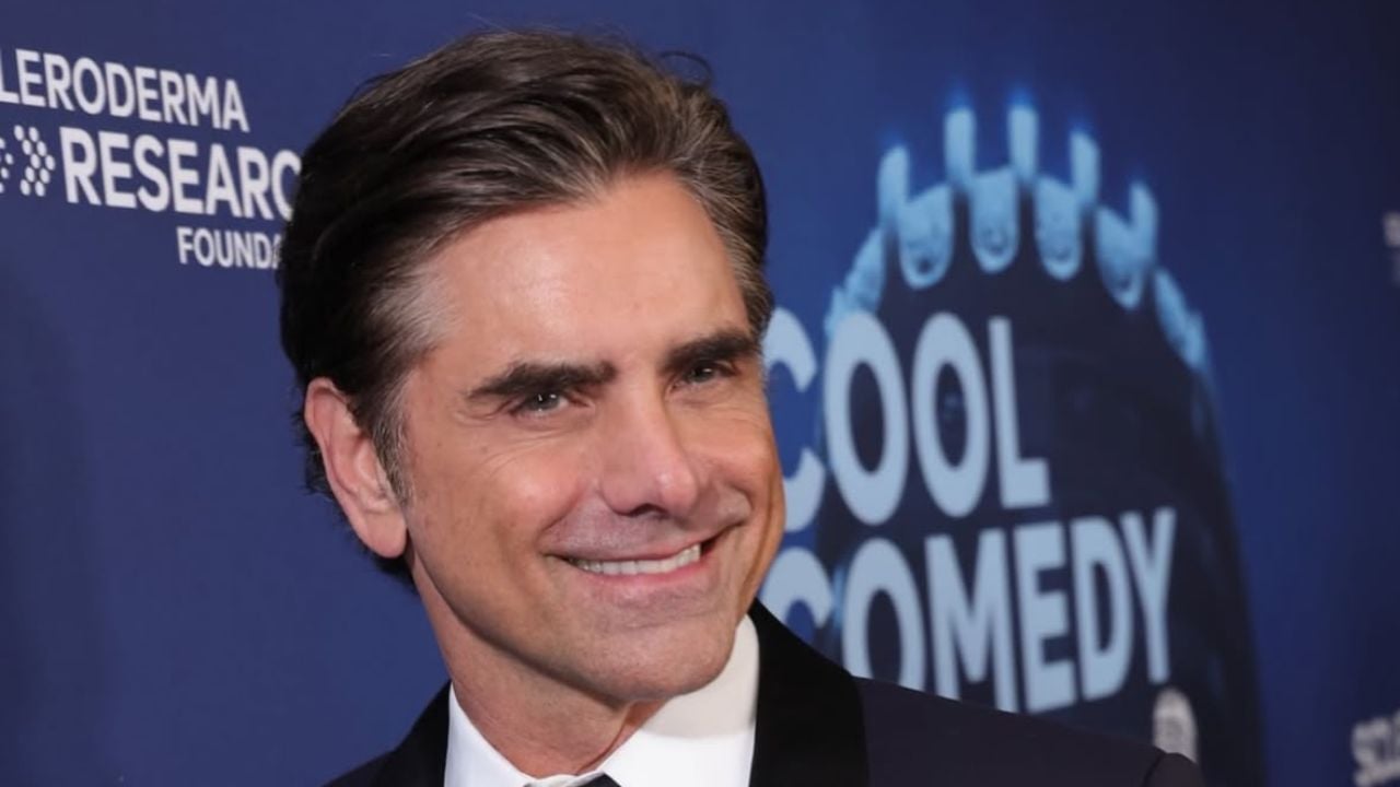 John Stamos relembra ajuda de Bob Saget, de Três é Demais, em homenagem para o amigo após prisão por dirigir bêbado