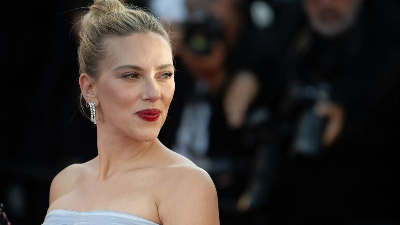 Novo filme de "O Exorcista" ganha imagens inéditas com Scarlett Johansson Scarlett Johansson no tapete vermelho do Festival de Cinema de Cannes