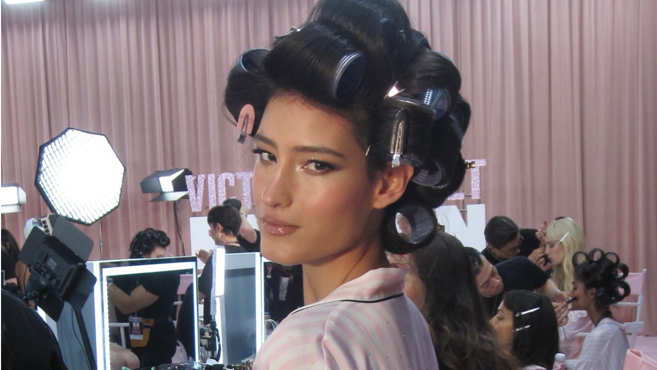 Luiza Perote faz sua estreia no Victoria’s Secret Fashion Show em Los Angeles