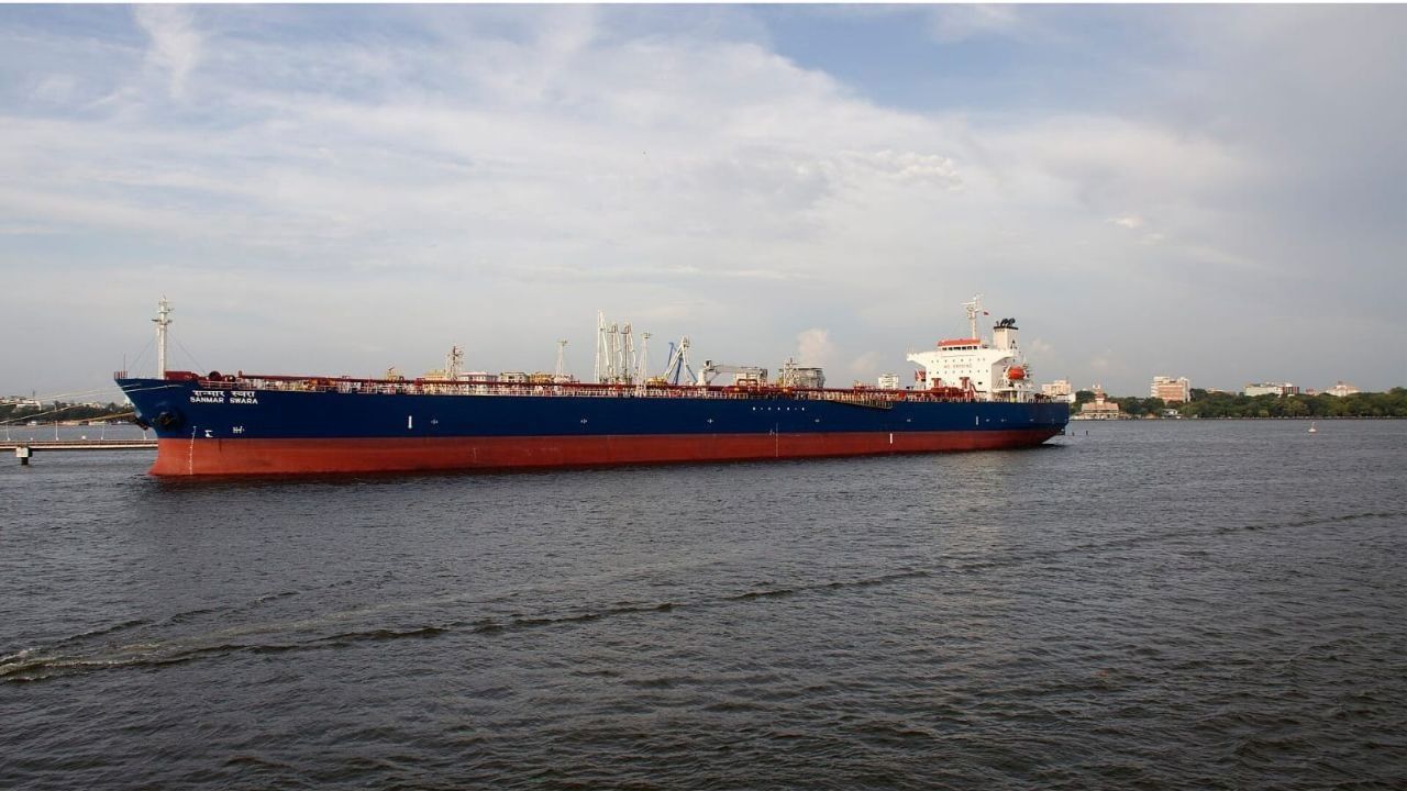 Petróleo sobe com tensão no Irã e estoques globais reduzidos