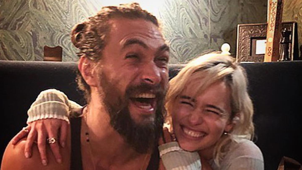 Emilia Clarke e Jason Momoa se reencontram em nova série
