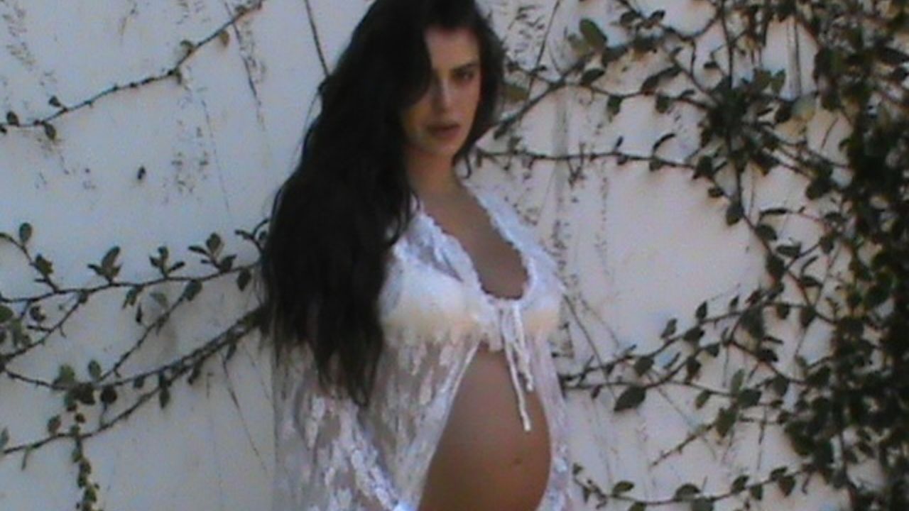 Mari Saad compartilha fotos de ensaio e destaca barriga de gravidez