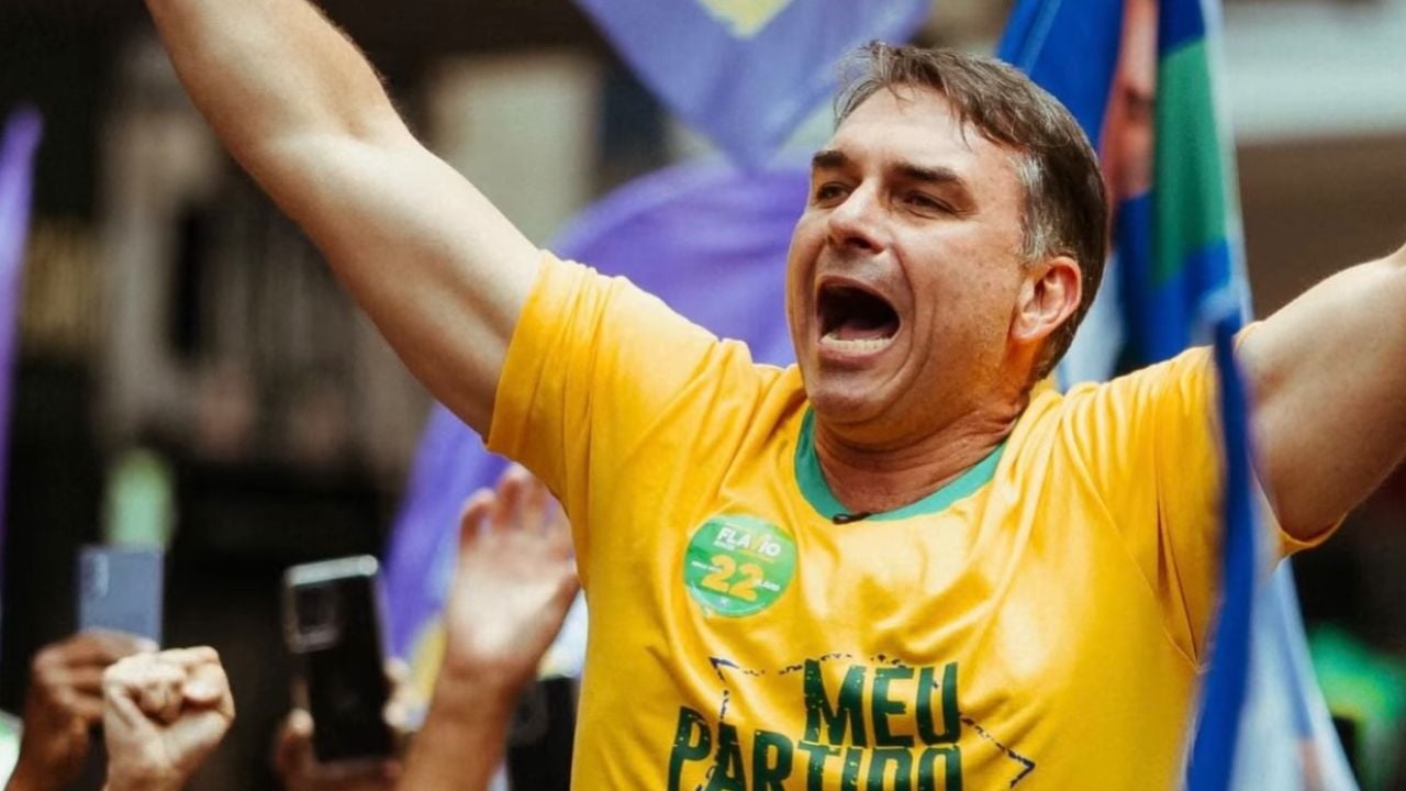 Flávio Bolsonaro celebra resultado do primeiro turno e afirma: “O Brasil quer mudança”