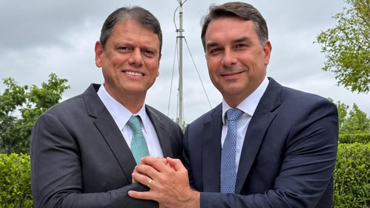 Flávio Bolsonaro faz ato com Tarcísio no interior de São Paulo no último dia de campanha