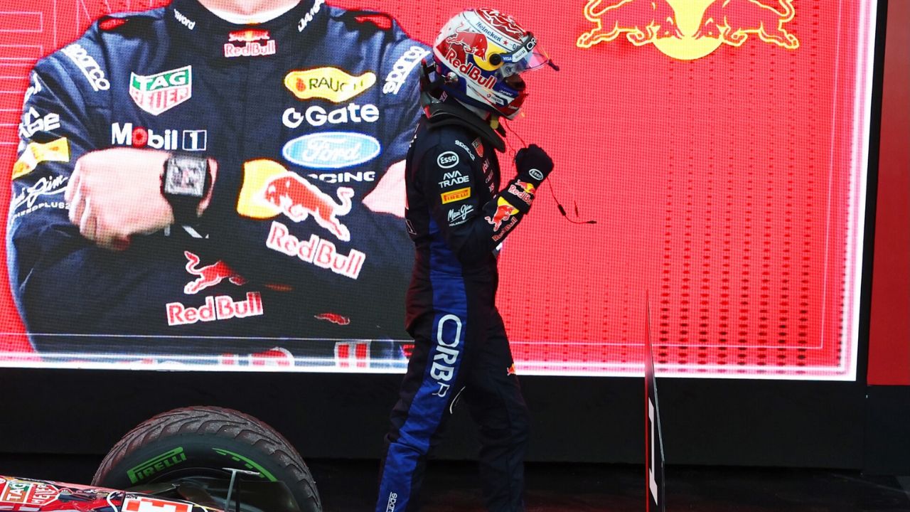 F1: Verstappen domina sprint em Singapura após atraso causado pela chuva
