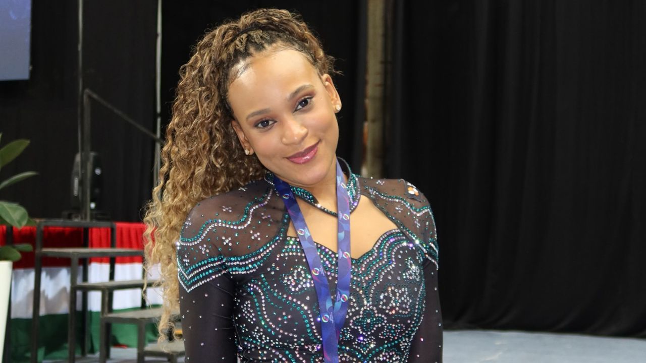 Rebeca Andrade faz história com tricampeonato do salto e 10ª medalha mundial