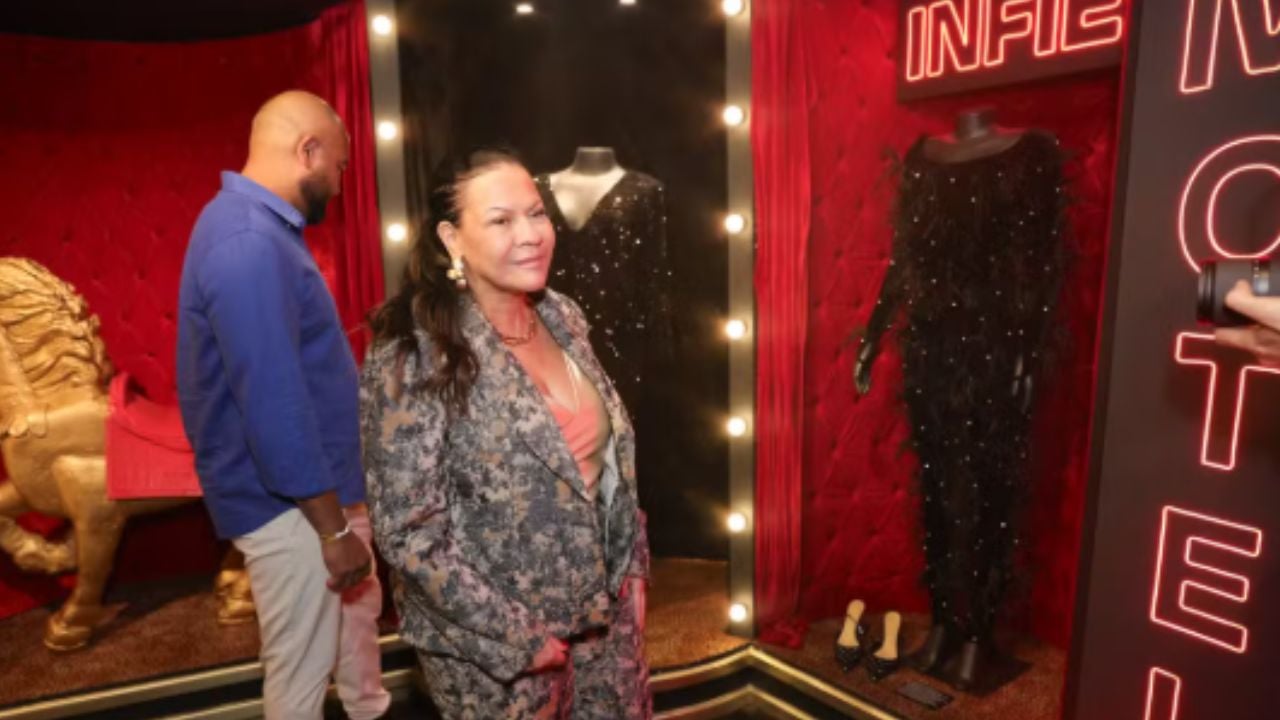 Mãe de Marília Mendonça visita exposição sobre a filha ( Foto: Lucas Ramos / Brazil News)