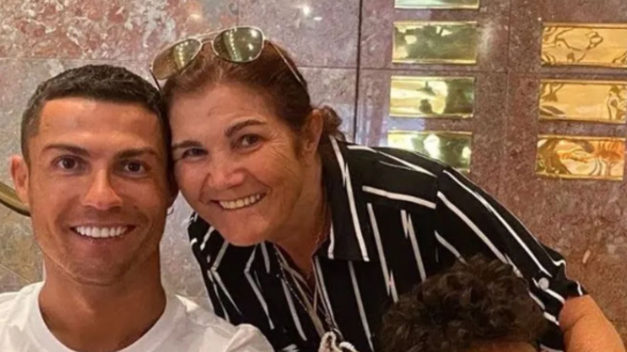 Mãe de Cristiano Ronaldo defende o craque em meio a rumores de crise com Jorge Jesus