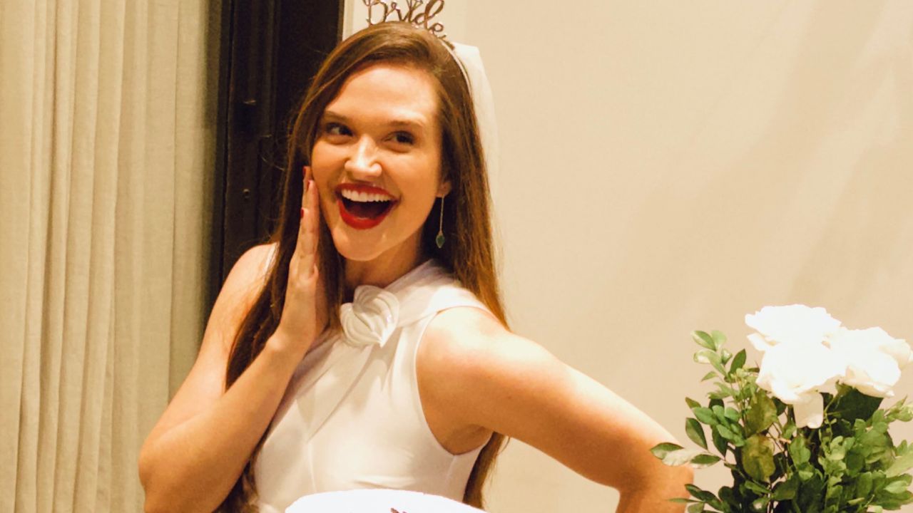 Juliana Paiva reúne amigas para despedida de solteira antes do casamento