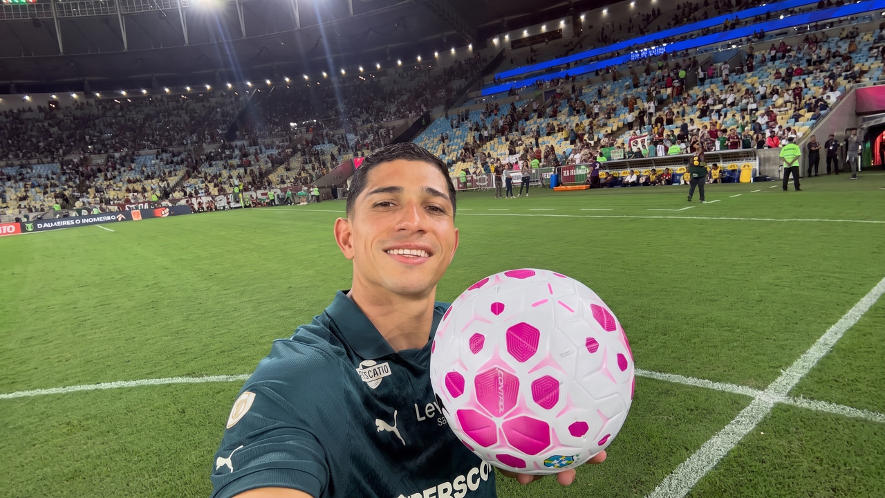 Fluminense goleia o Coritiba com o brilho de Savarino