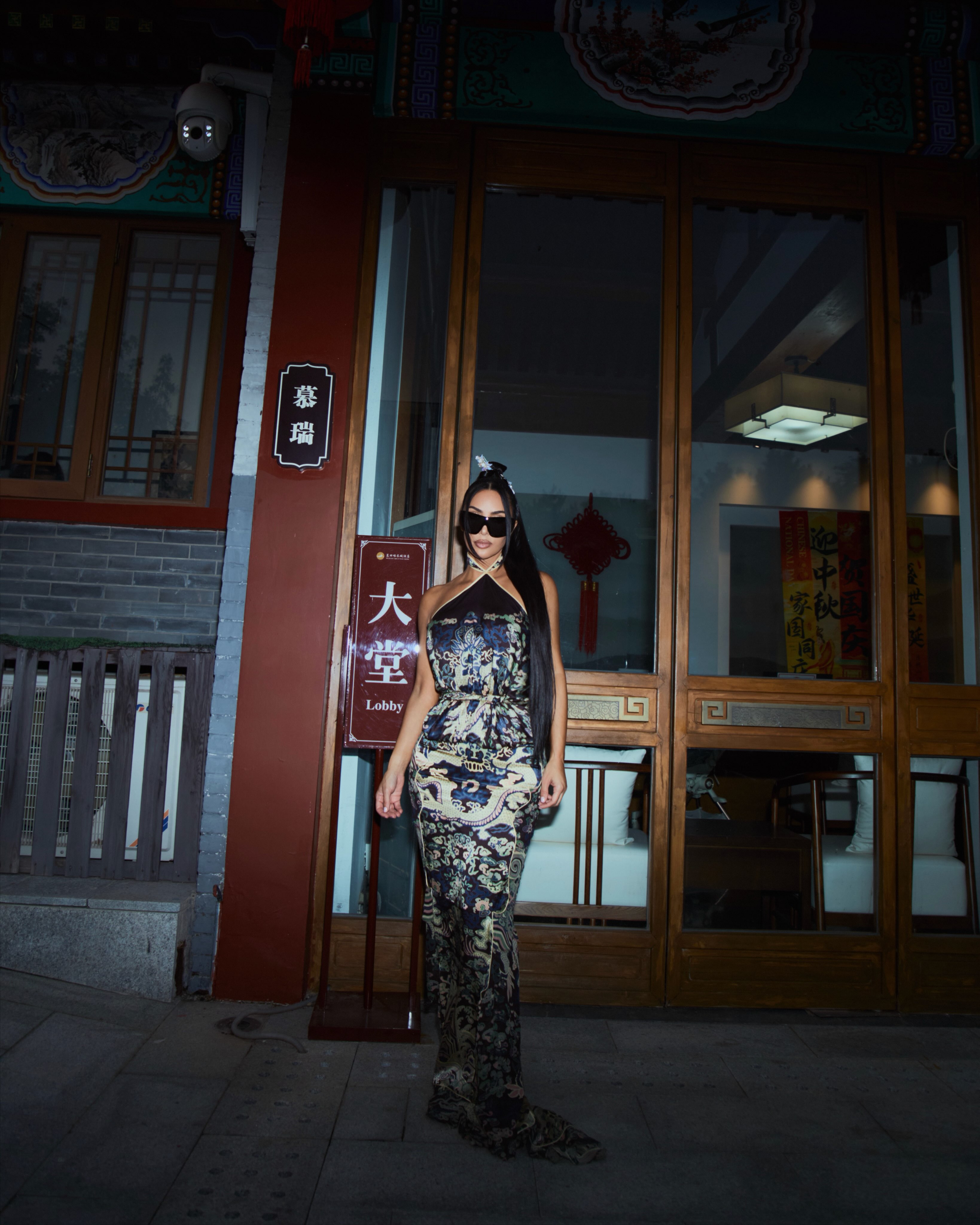 Kim Kardashian surpreende ao posar na Grande Muralha da China e resgata fotos de viagem em família Kim Kardashian surpreende ao posar na Grande Muralha da China e resgata fotos de viagem em família
