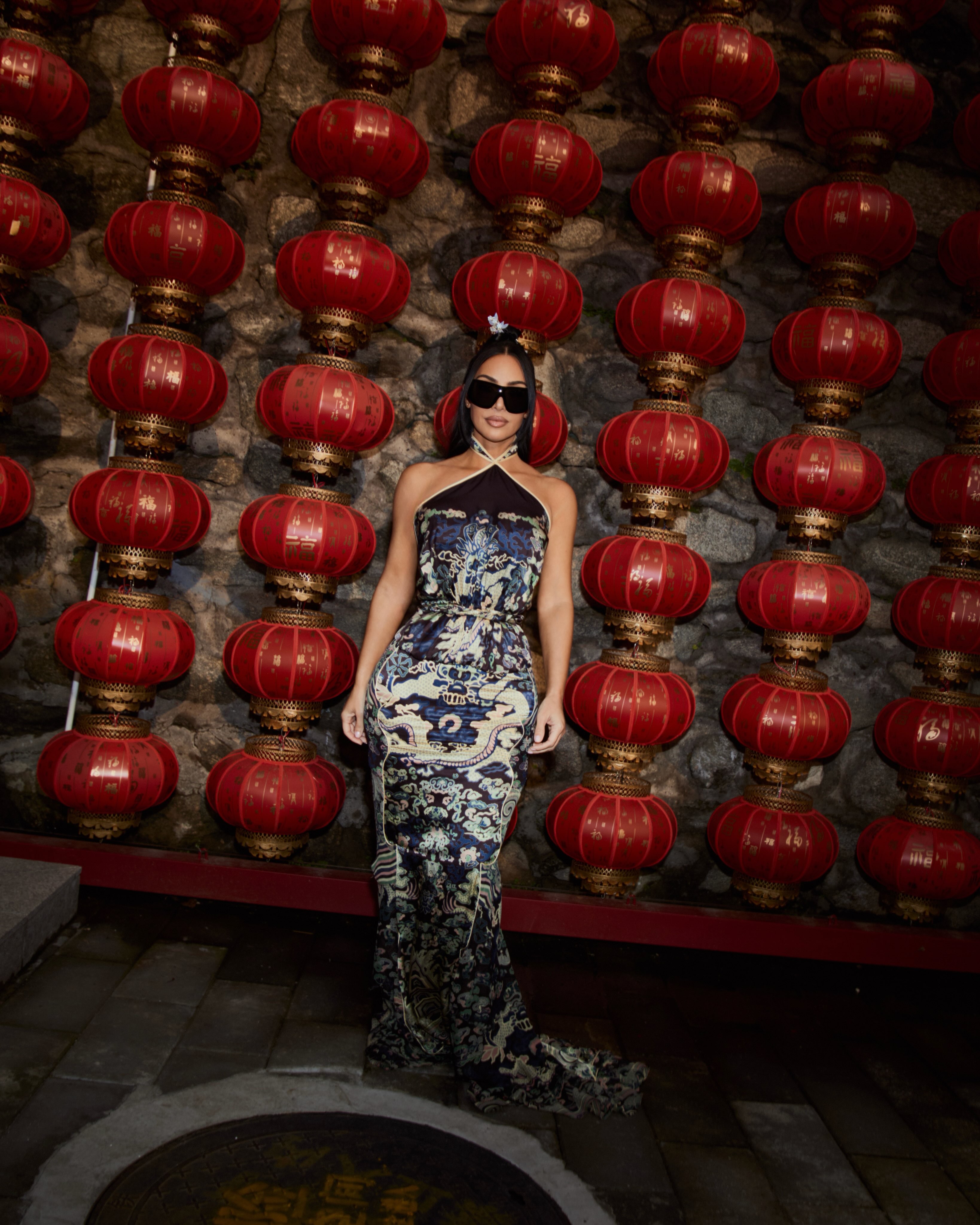Kim Kardashian surpreende ao posar na Grande Muralha da China e resgata fotos de viagem em família Kim Kardashian surpreende ao posar na Grande Muralha da China e resgata fotos de viagem em família