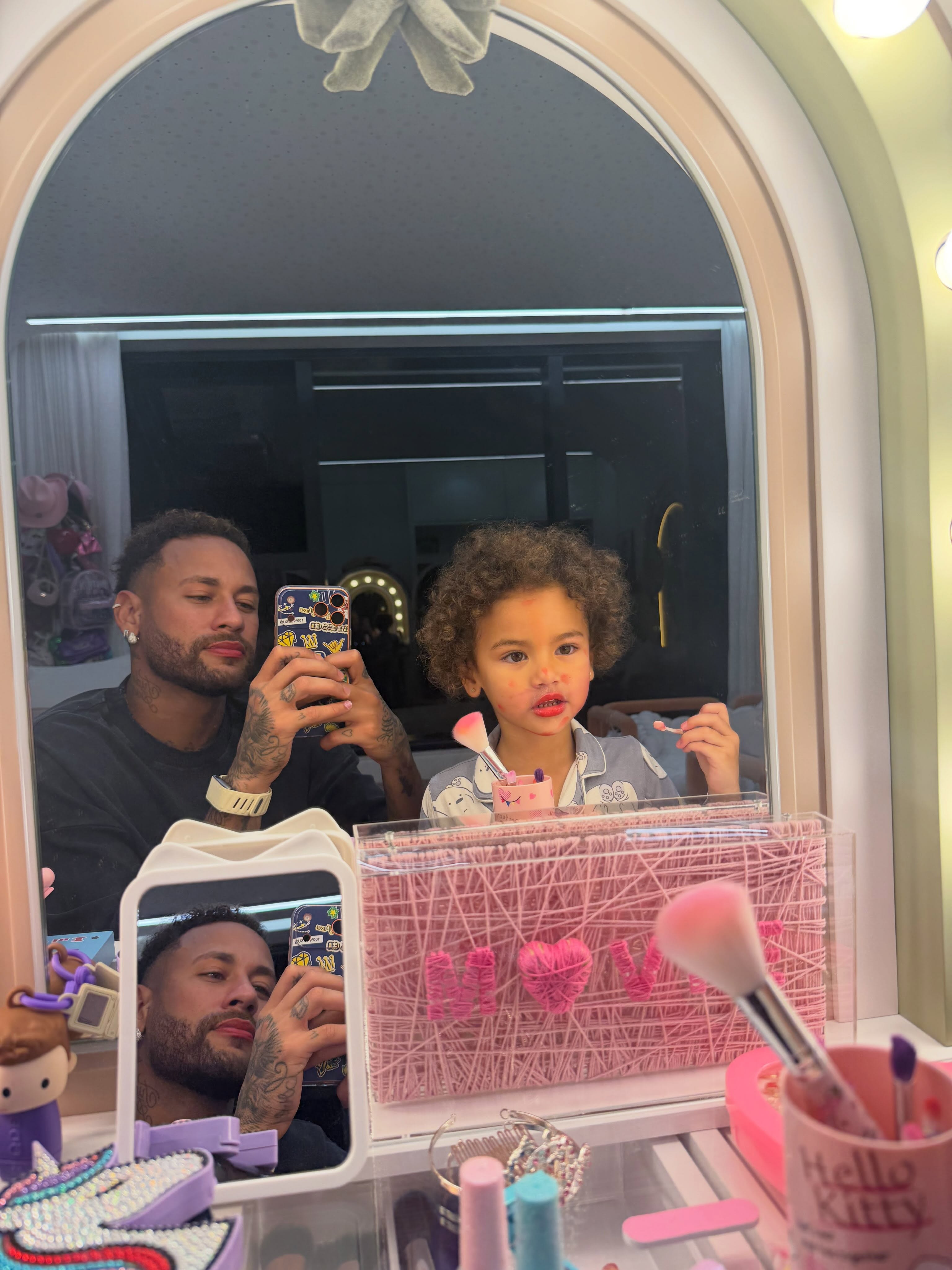 Neymar emociona ao celebrar aniversário de Mavie e faz declaração especial à filha: “Alegra o meu dia”