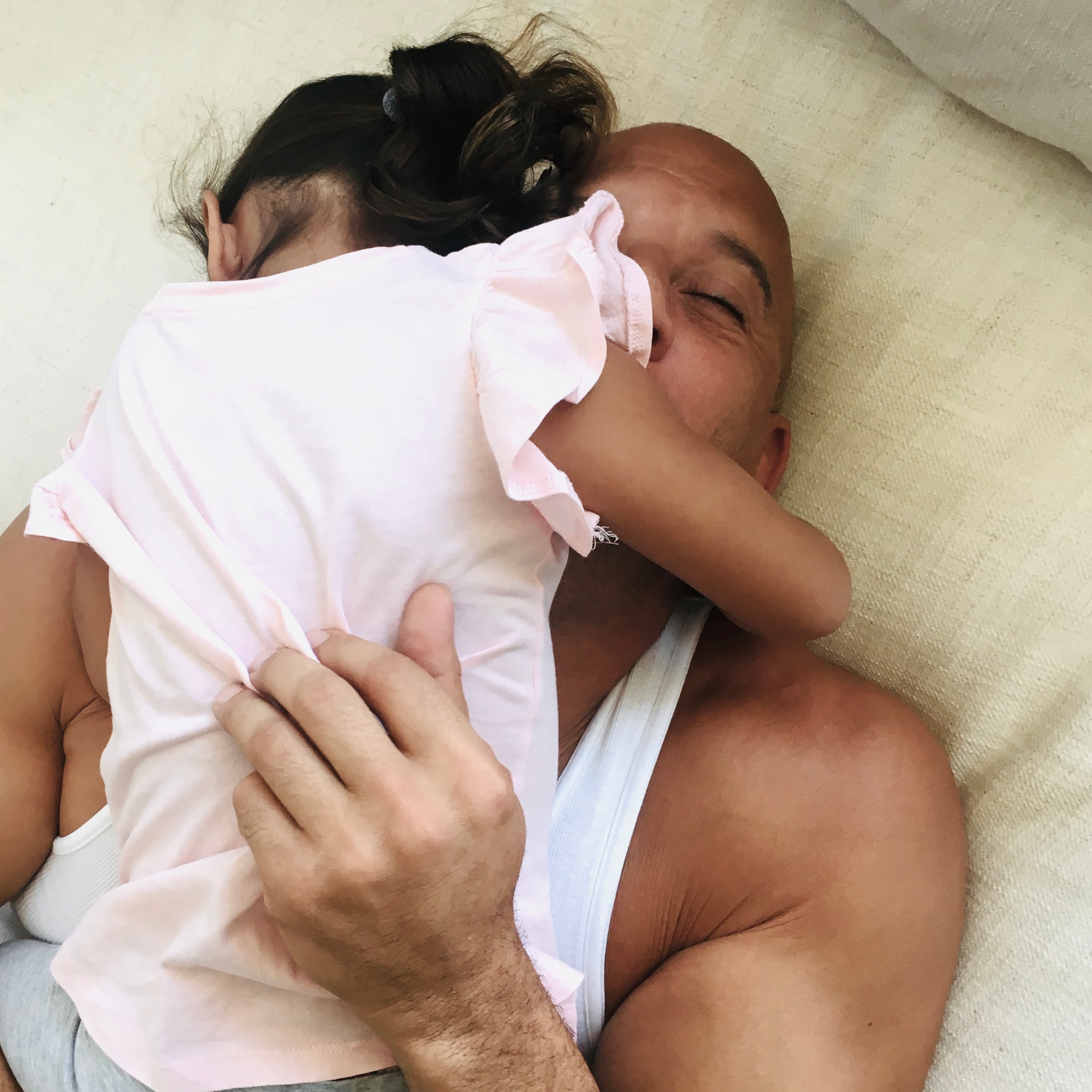 Vin Diesel emociona fãs ao mostrar foto rara com a filha caçula e se declarar: “O papel que me completa” Vin Diesel emociona fãs ao mostrar foto rara com a filha caçula e se declarar: “O papel que me completa”