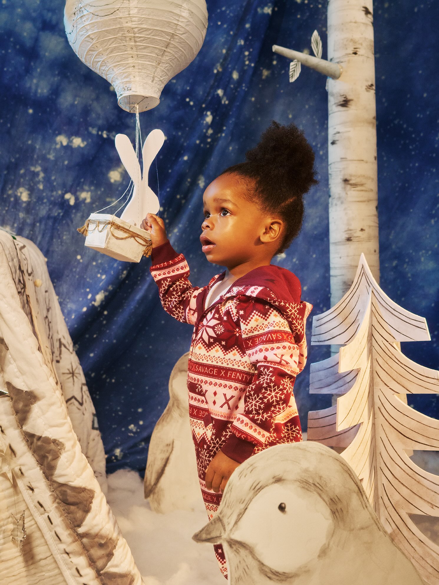 Rihanna antecipa o clima de fim de ano em ensaio fofo com os três filhos Rihanna antecipa o clima de fim de ano em ensaio fofo com os três filhos