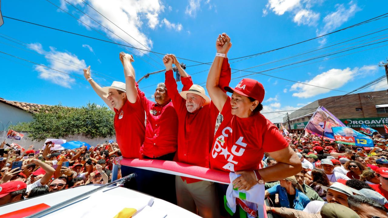 Lula reúne apoiadores na Paulista e pede diálogo com eleitores ausentes