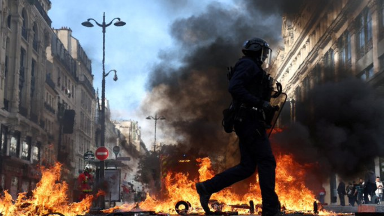 Protesto na França contra o custo de vida termina com cerca de 400 detidos