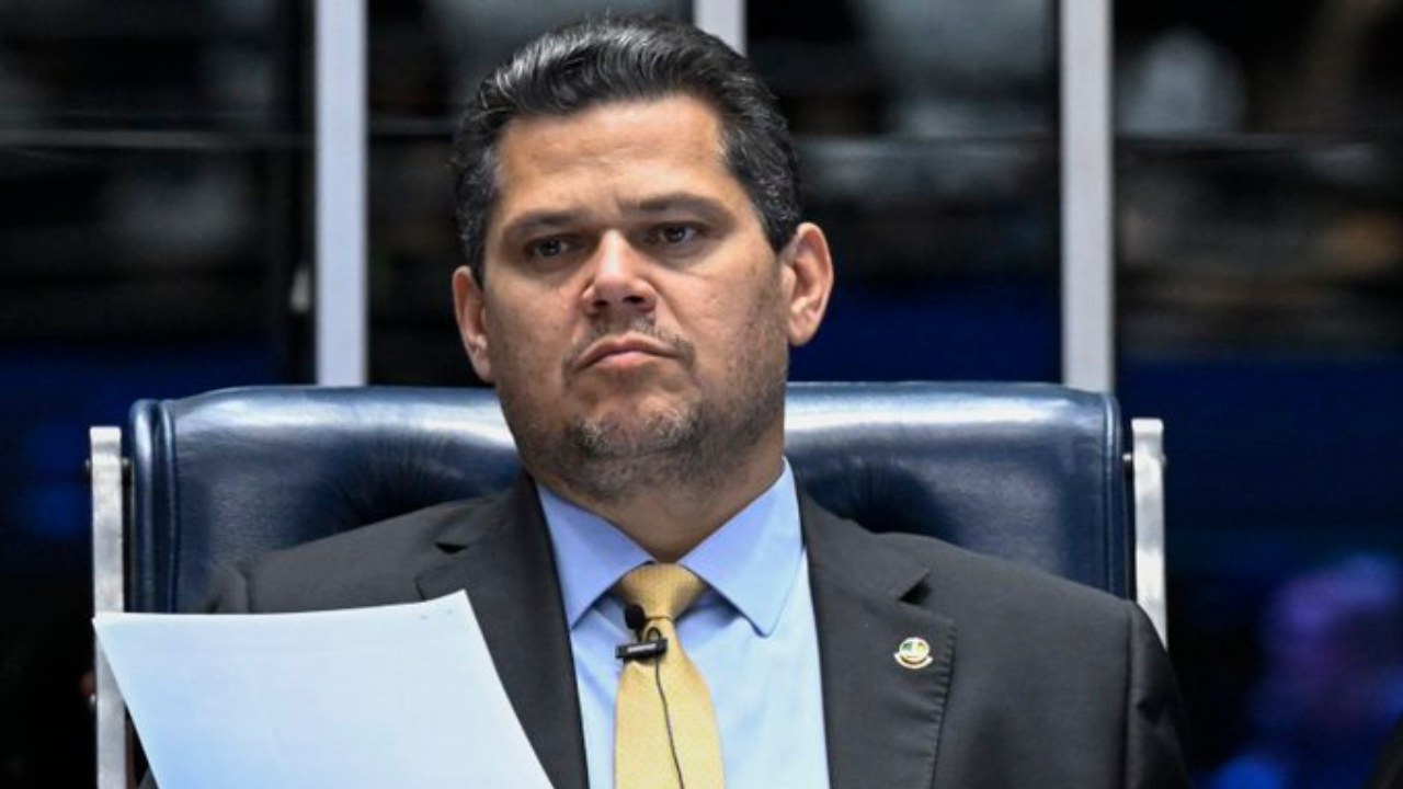 Alcolumbre busca apoio para continuar no comando do Senado em 2027