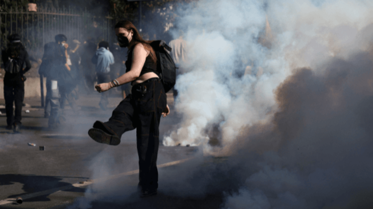 França registra protestos de estudantes e professores | Reprodução/X/@SBTNews