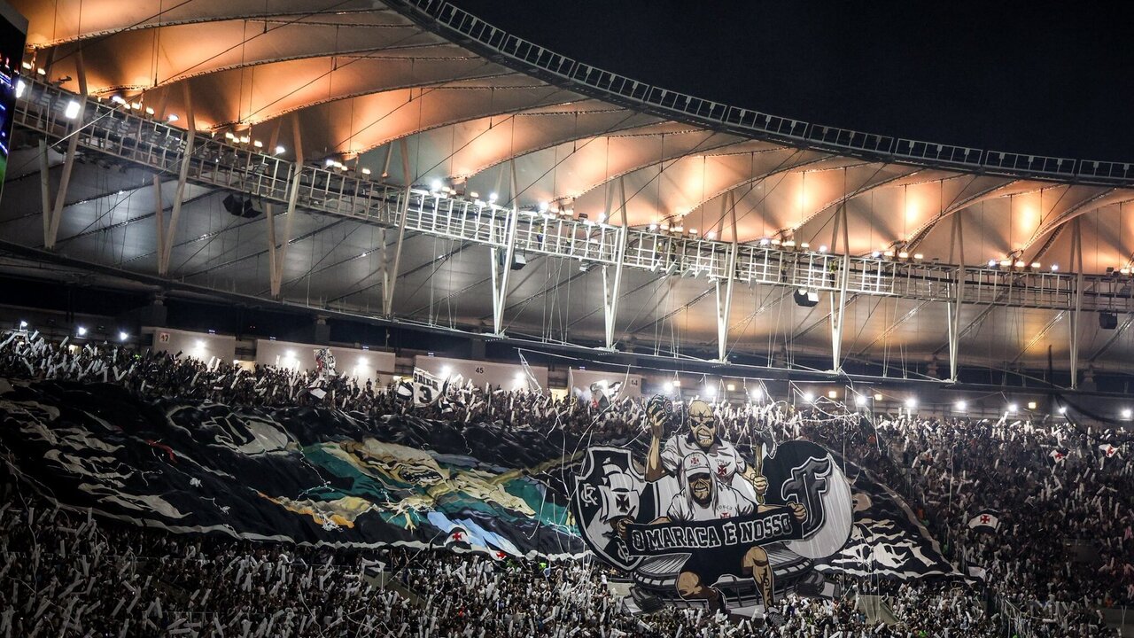 Justiça suspende pedido de Vasco para jogar no Maracanã Torcida do Vasco da Gama presente no Estádio do Maracanã