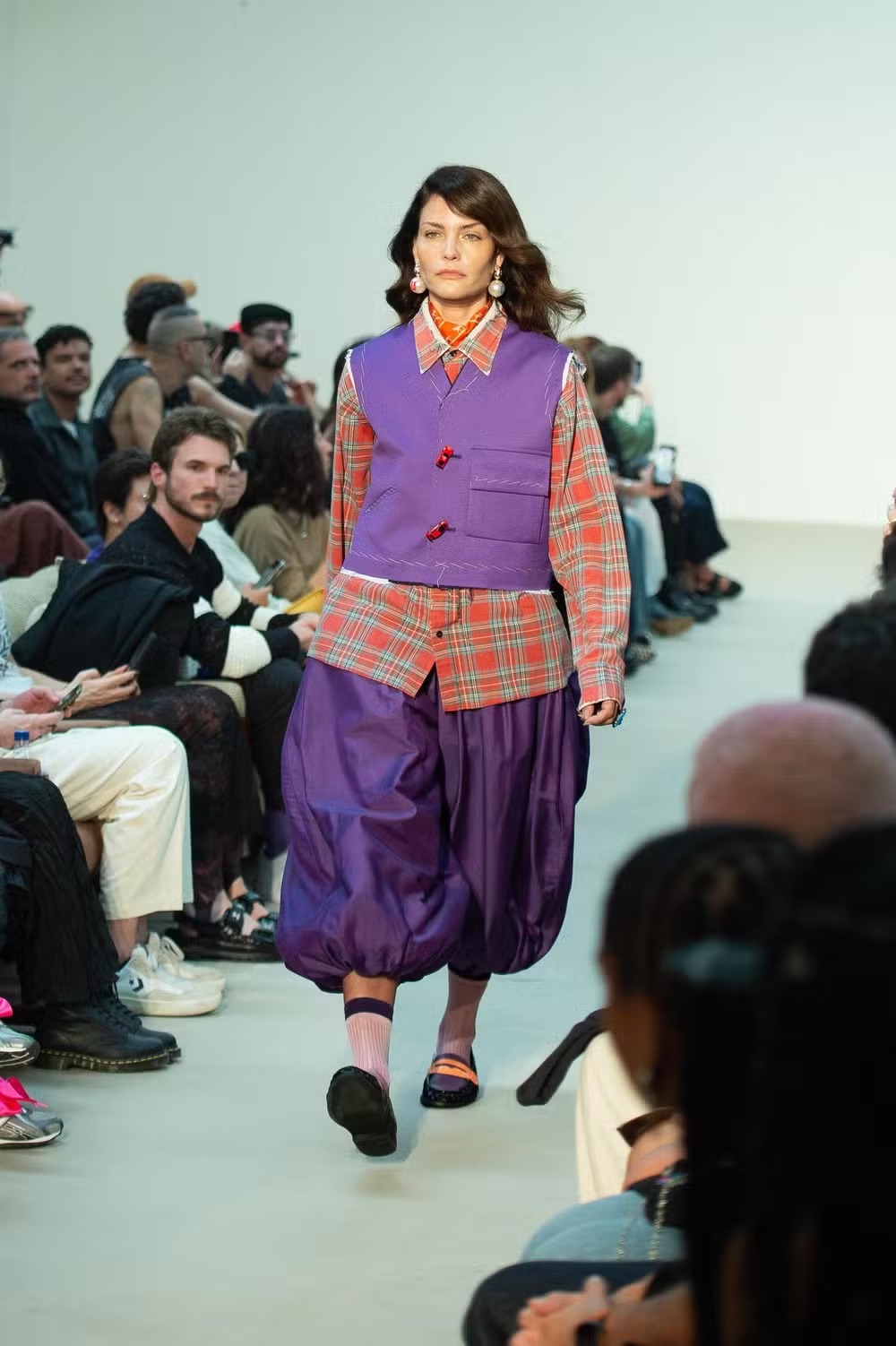 Supermodelos que marcaram os anos 2000 voltam às passarelas no penúltimo dia do SPFW