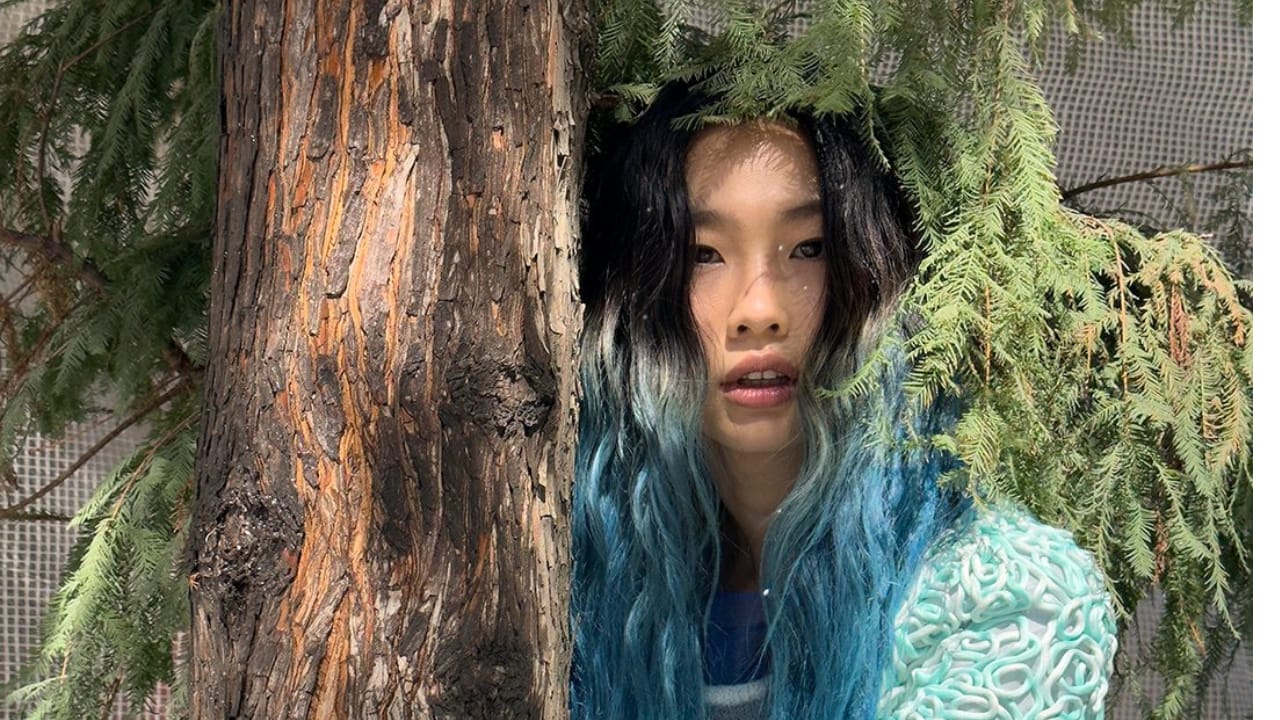 Cabelo bicolor: famosas resgatam tendência dos anos 2000