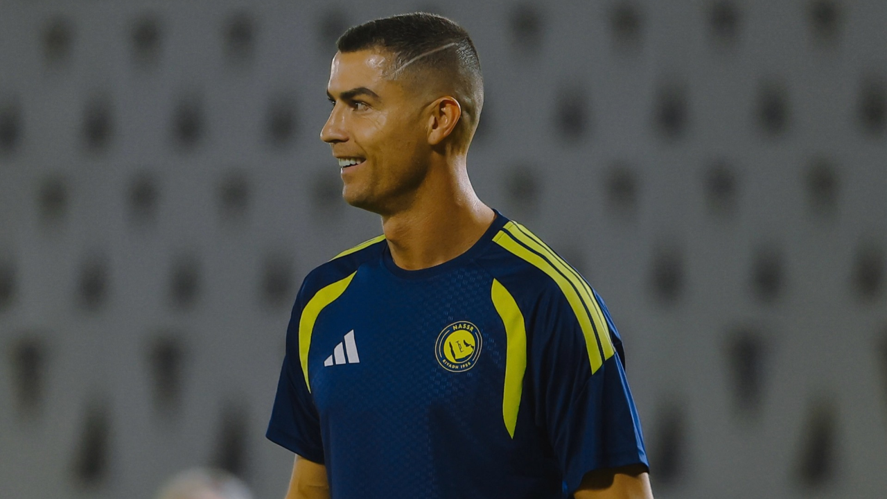 Cristiano Ronaldo reaparece no Al-Nassr com novo visual após saída da seleção de Portugal