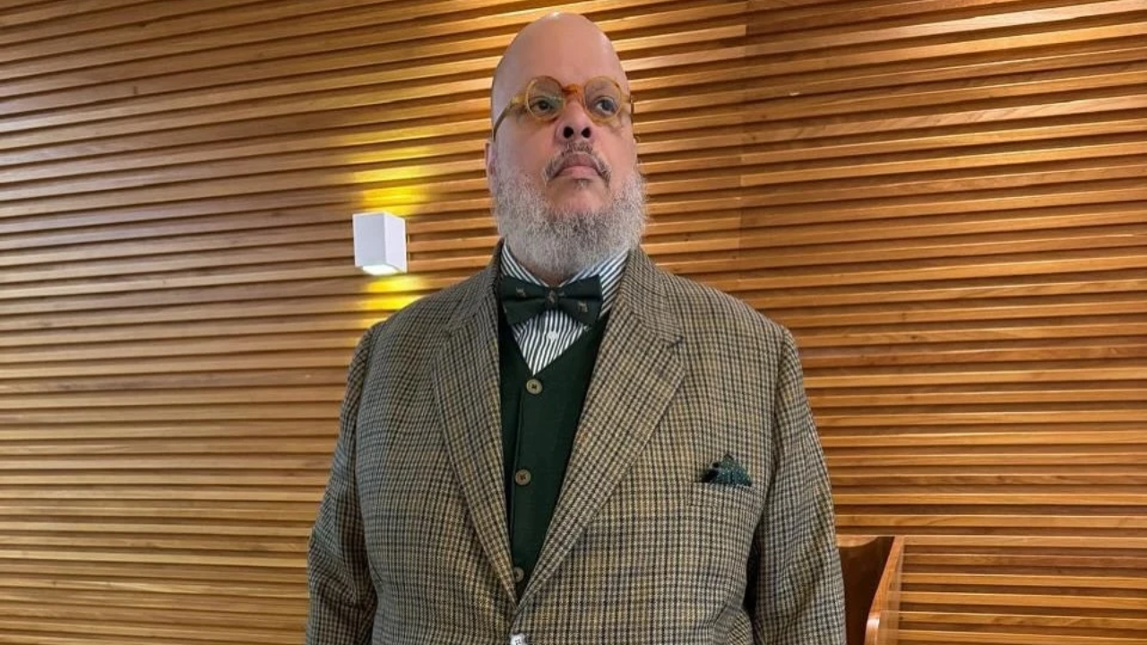 Ed Motta revisita polêmicas, admite arrependimento e volta a cantar em português em novo álbum