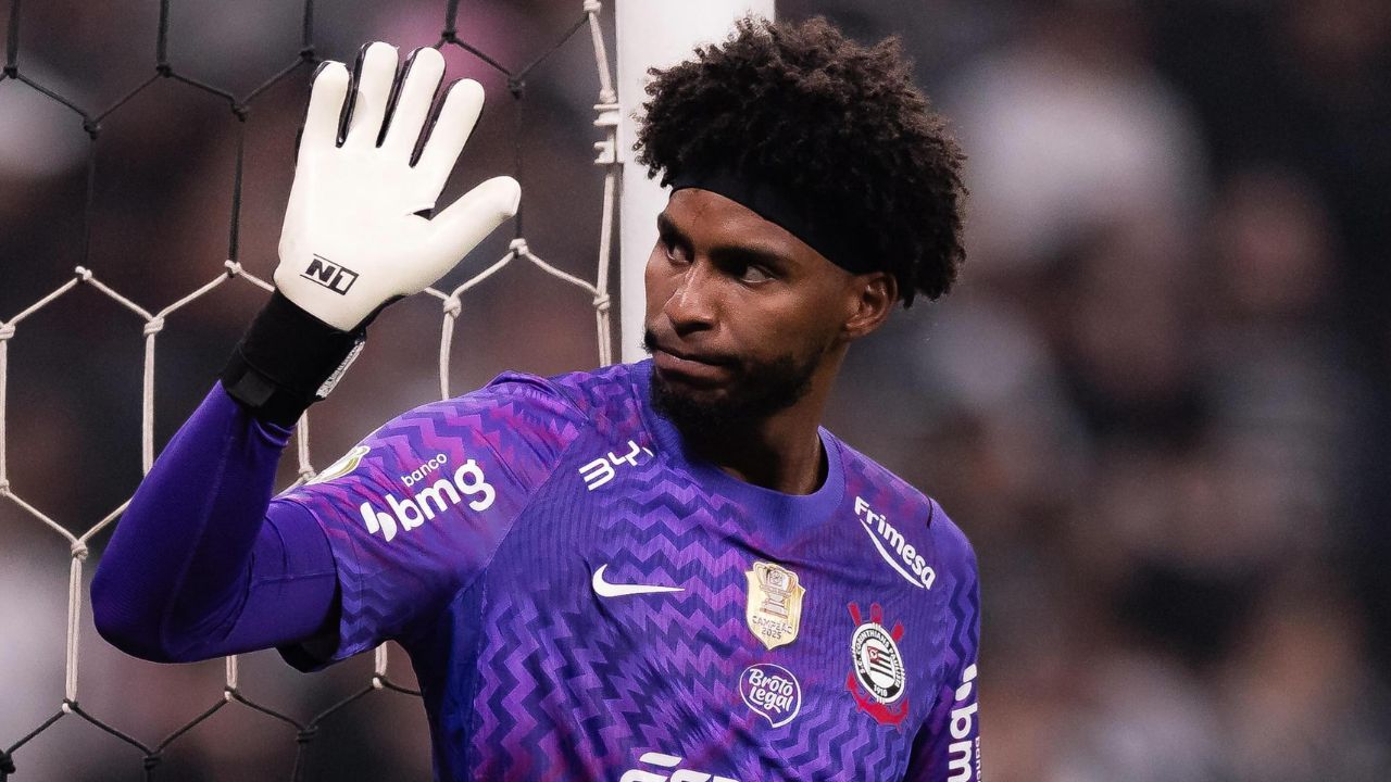 Hugo Souza acredita que Corinthians pode escapar da Série B