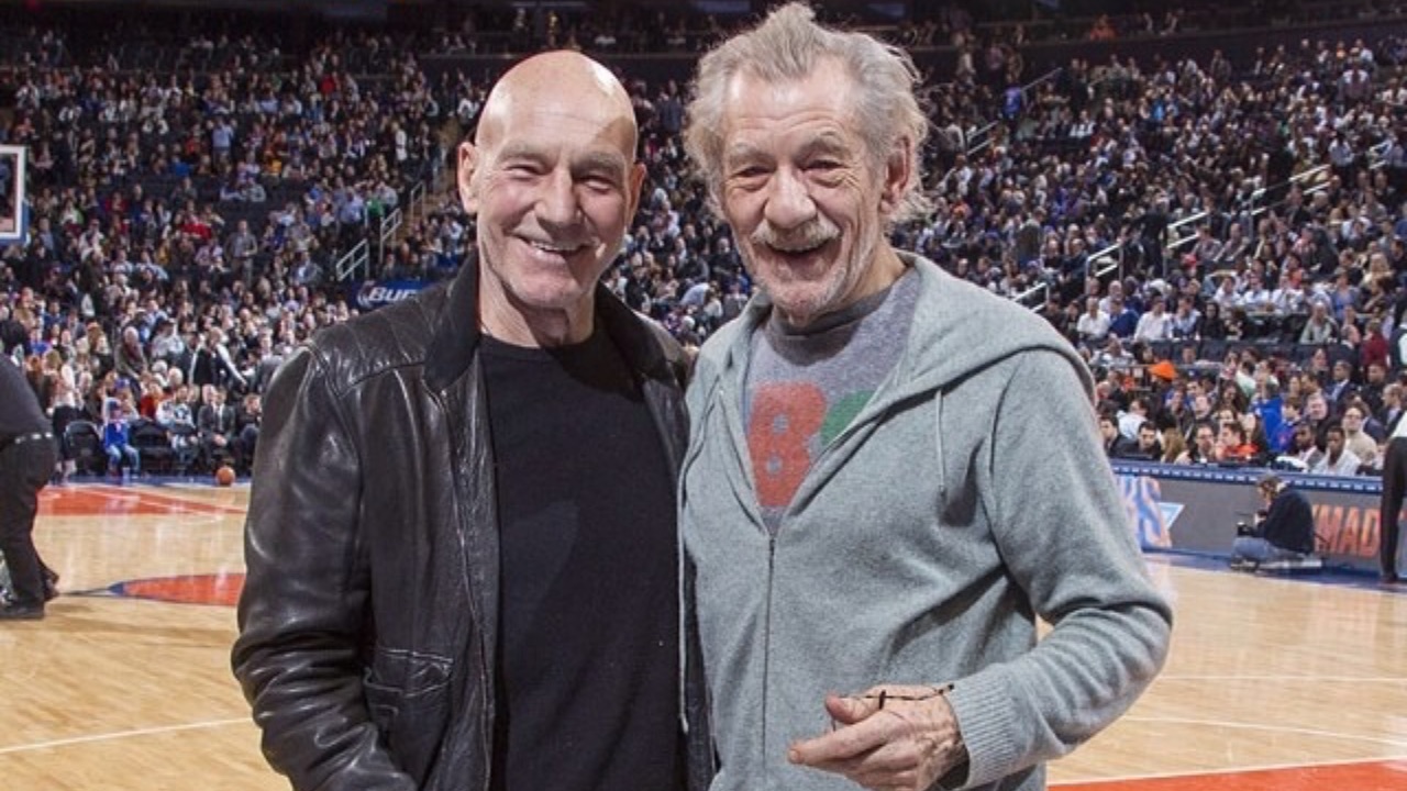 Ian McKellen emociona fãs com homenagem a Patrick Stewart