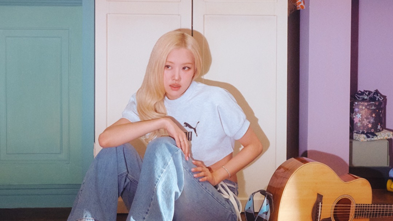 Rosé participa de campanha da PUMA usando novo Speedcat inspirado em couro de crocodilo