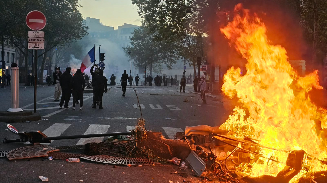 Paris vira zona de guerra em meio a manifestações