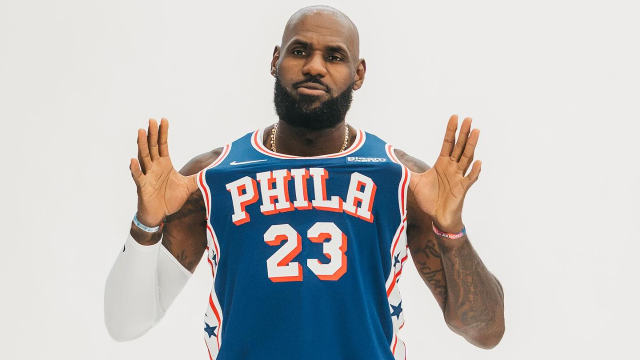 LeBron James estreia no 76ers em busca de título inédito